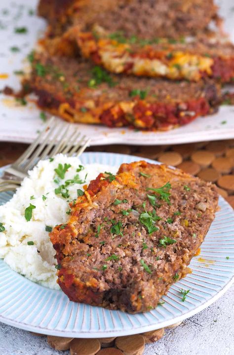 Italian meatloaf recipe is the perfect weeknight dinner. A combination of ground beef and Italian sausage delivers incredible flavor. Meatloaf With Italian Sausage, Ground Beef And Italian Sausage, Frozen Meatloaf, Italian Meatloaf Recipes, Mince Dishes, Meat Loaves, Italian Meatloaf, Italian Chopped Salad, Classic Meatloaf