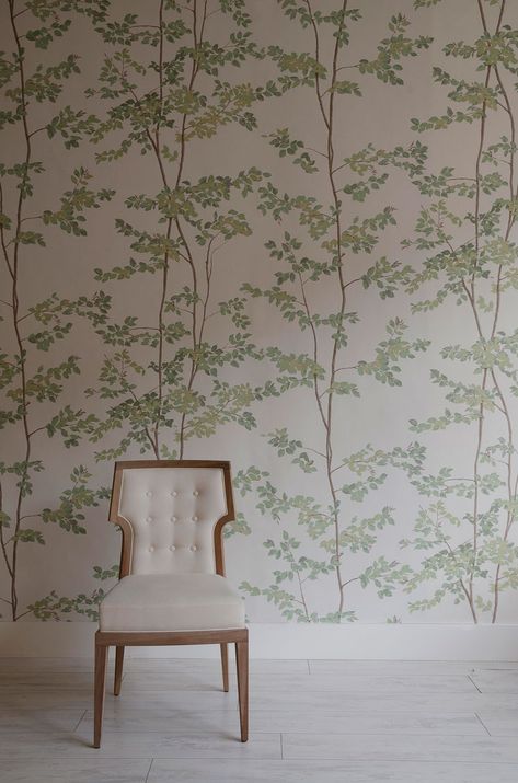 Botanical fabrics and wallpapers - The English Home Toilet Panelling, Lewis And Wood, British Wallpaper, Vermont House, Casa Interior, Downstairs Loo, Wallpaper Inspiration, Happy Wallpaper, Upstairs Hallway