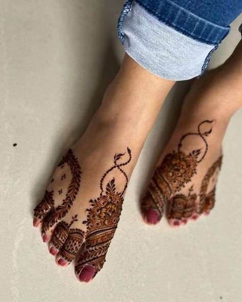 Mehndi Designs |Newest And Easy | |Mehndi Designs for Eid | Arabic | Tikki | Back Hand Mehandi Unique Designs, Mehndi Designs Traditional, Fingers Mehndi Designs, Finger Mehndi Style, Feet Mehndi Design, Fingers Mehndi, Khafif Mehndi, Feet Mehndi, Beginner Henna