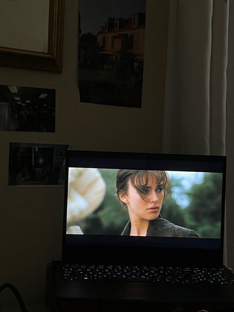 Tv Show Astethic, Watching Films Aesthetic Laptop, Watching Shows On Laptop Aesthetic, Watching Aesthetic Laptop, Watching Movies Aesthetic Night Laptop, Movie On Laptop Aesthetic, Romantisice School, Laptop Astethic, Movie Watching Aesthetic