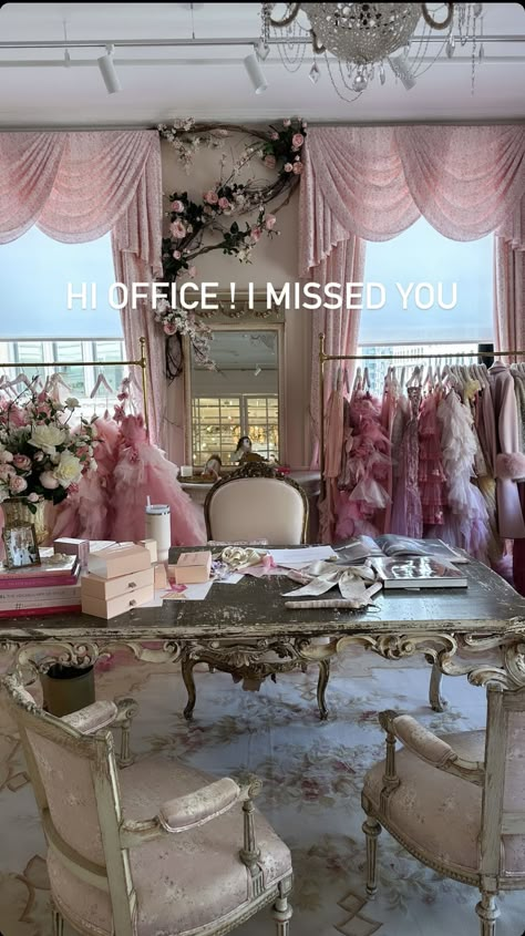 Pink At Home Office, Rich Boho Aesthetic, Pink Store Aesthetic, Loveshackfancy Room, Glam Room Aesthetic, Vintage Boutique Interior, Princess Office, Chic Dressing Room, Vintage Dressing Rooms