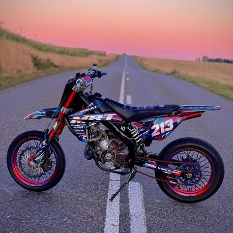 Moto Cross Snapchat, Yamaha Dirt Bikes Wallpapers, 50 Cc Motorcycles, Cross Moto, 50cc Motorcycle, Cross Motorcycle, Photo Moto, 50 Cc, Moto 50cc