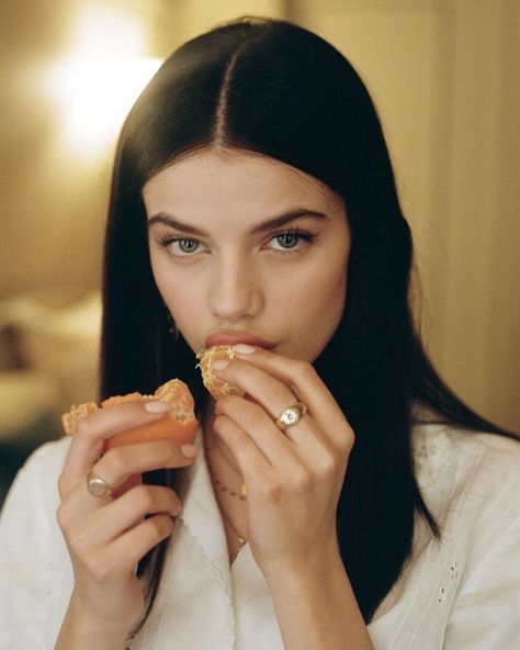 Sonia Ben Ammar, Julianna Leblanc, Cora Reilly, Healthy Lifestyle Motivation, She Girl, Aesthetic Women, Old Money Aesthetic, Real Girls, Doja Cat