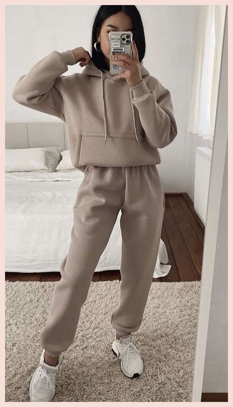 Winter Mode Outfits, Jogging Outfit, Sweatpants Outfits, Beige Outfit, Basic Hoodie, Gray Hoodie, Looks Chic, Sporty Outfits, Winter Fashion Outfits