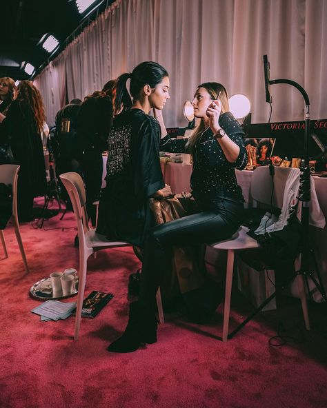 Behind The Scenes at the Victoria’s Secret Fashion Show Olivia Rink, Fashion Dream Job, Pink Sparkles, Seal Of Approval, Victoria's Secret Fashion Show, Model Lifestyle, Vs Angels, Model Inspo, Model Aesthetic