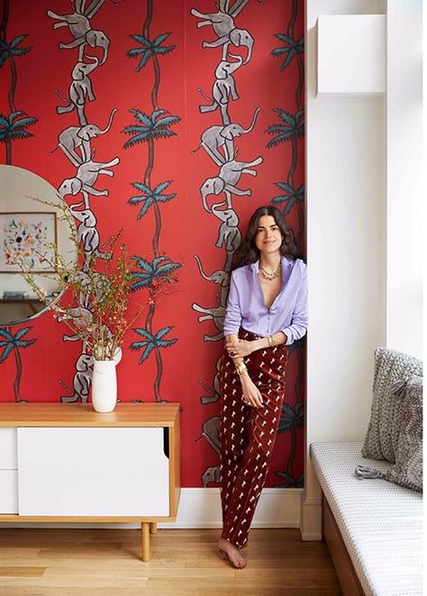 Wallpaper New Yorker Loft, Leandra Medine Style, Manhattan Loft, Nyc Loft, Leandra Medine, Grand Kids, Man Repeller, Red Wall, New York Apartment