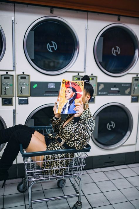 Laundry Photoshoot Ideas, Laundry Mat Photoshoot, Laundry Photoshoot, Fashion Blogger Aesthetic, Laundromat Photoshoot, Laundry Shoot, Style A Blazer, Shooting Couple, Nyc Photoshoot