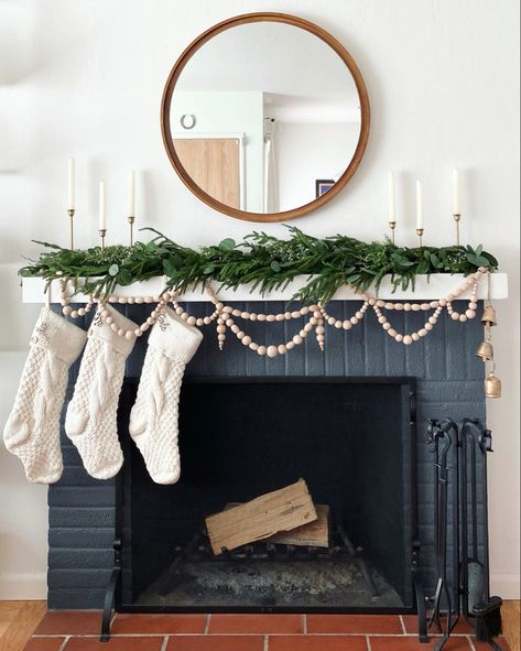 Beaded Garland On Mantle, Wooden Beads On Mantle, Bead Garland Decor Ideas Mantle, Beaded Garland Mantle, Fireplace Garland Everyday, Wood Bead Garland Mantle, Bead Garland Mantle, Wood Bead Garland Styling, Farmhouse Mantles