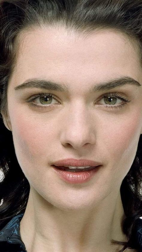 Rachel Weisz 90s, Rachel Weiss, Net Wallpaper, Comic Face, Rachel Weisz, Brow Shaping, Pure Beauty, Simple Beauty, Face Shape