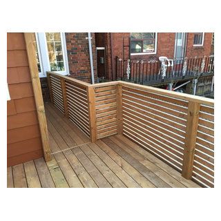 Pressure treated horizontal deck railing. Horizontal Deck Railing Privacy Walls, Porch Horizontal Railing Ideas, Cedar Deck Railing, Horizontal Wood Railing Porch, Horizontal Deck Railing Ideas, Horizontal Cedar Deck Railing, Deck Railings Ideas, Horizontal Metal Deck Railing, Wood Balcony