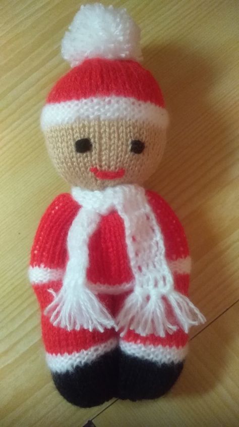 Izzy Dolls, Christmas Toy Knitting Patterns, Christmas Knitting Projects, Knitting Dolls Free Patterns, Knitted Dolls Free, Addi Knitting Machine, Christmas Knitting Patterns Free, Knitting Doll, Christmas Elf Doll