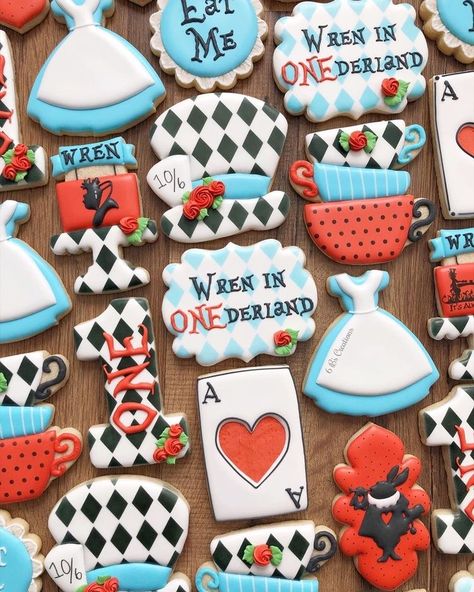 Wonderland Cookies, Alice In Onederland, Alice In Wonderland Tea Party Birthday, Fairy Garden Birthday Party, Alice In Wonderland Cakes, Onederland Birthday Party, Disney Cookies, Wonderland Birthday, Twin First Birthday