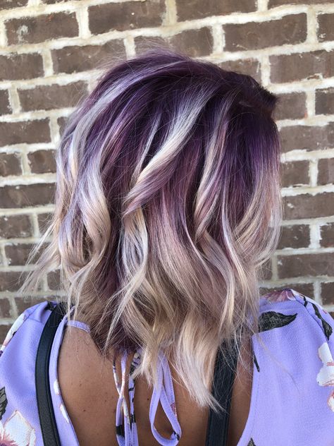 Dark Purple Roots Light Purple Ends, Cute Purple Hair Ideas, Fall Hair Colors For Blondes Shoulder Length, Purple Roots Blonde Hair, 2024 Haircolor, Blonde And Purple Highlights, Fun Hair Color Ideas For Blondes, Blonde With Purple Highlights, Blonde Hair With Purple Highlights