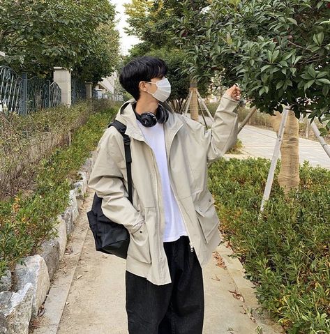 Asian Oversized Fashion Men, Guy Outfits Aesthetic Korean, Male Asian Outfits, Korean Guy Fashion Aesthetic, Japanese Guy Fashion, Acubi Fashion Guy, Asian Soft Boy Aesthetic, Asian Guy Outfits Casual, Guy Fashion Korean