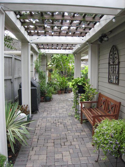 Paved Side Yard, Paved Front Porch, Paved Front Yard, Side Of House Patio, Outdoor Corridor Design, Front Yard Remodel, Small Courtyard Design, Small Courtyard Garden, Corridor Garden