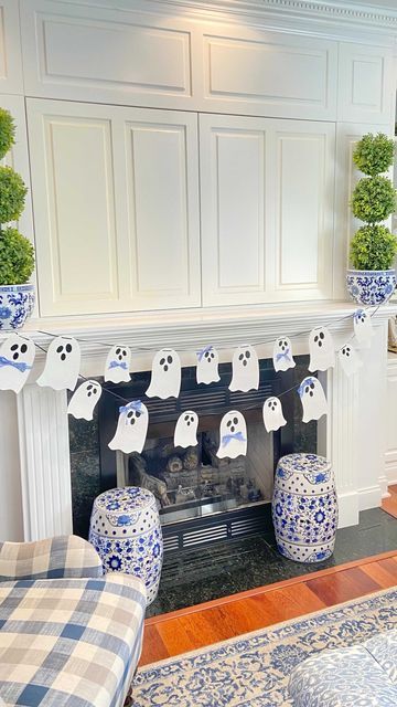 Chinoiserie Halloween Decor, Grandmillenial Style Fall Decor, Chinoiserie Home Decor, Grand Millennial Halloween, Southern Halloween Decor, Blue And White Halloween Decor, Grandmillenial Halloween, Fall Chinoiserie Decor, Grandmillenial Fall Decor