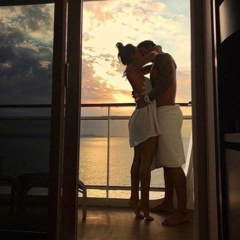 να ερθω να κατσω διπλα σου? Perfect Couple Pictures, Christina Lauren, Fotos Goals, Foto Poses, Relationship Goals Pictures, Perfect Couple, Photo Couple, Cute Relationship Goals, Queen Victoria