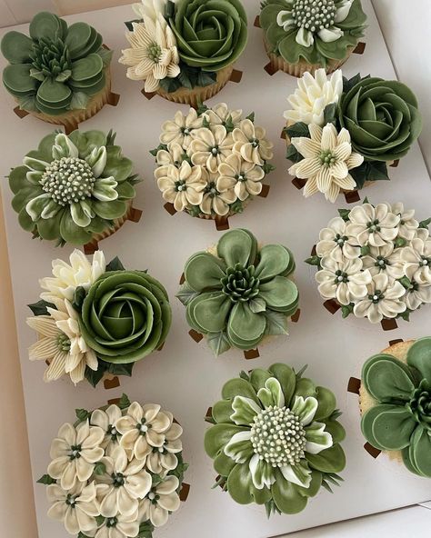 Green Floral Cupcakes, Green Flower Cupcakes, Floral Cupcake Ideas, Green Flower Cake, Cupcake Flower Bouquets, Cupcakes Flores, Garden Cupcakes, Elegant Cupcakes, Green Cupcakes