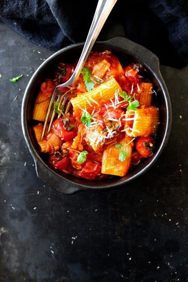 Garlic Pasta Salad, Serving Dumplings, Tomatoes Roasted, Roasted Red Pepper Pasta, Spring Pasta, Cherry Tomato Pasta, Red Bell Peppers, Pepper Pasta, Tuna Pasta