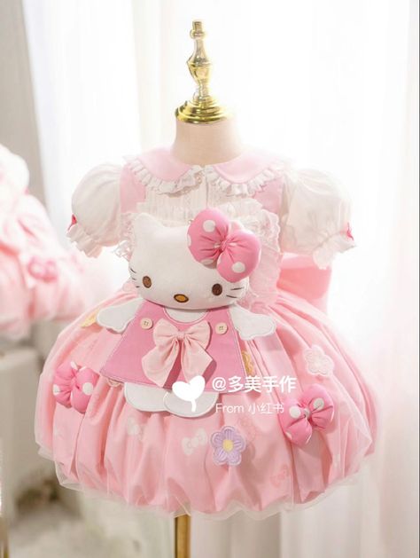 Sanrio Birthday Outfits, Sanrio Costumes, Sanrio Dress, Hello Kitty Birthday Theme, Sanrio Aesthetic, First Birthday Crown, Kawaii Hello Kitty, Hello Kitty Birthday Party