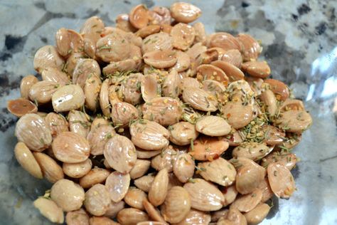 Roasted Almonds Recipe, Catalan Recipes, Marcona Almonds, Christmas Candy Recipes, Blanched Almonds, Nut Recipes, Salty Snacks, Roasted Almonds, Best Appetizers