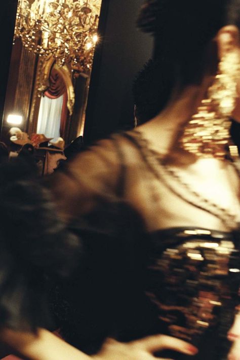 nobody's heart is perfect Feelings Board, Masquerade Aesthetic, A Night At The Opera, Venetian Mask, Gala Events, Triple Goddess, Out Of Focus, Fabulous Clothes, Christian Lacroix