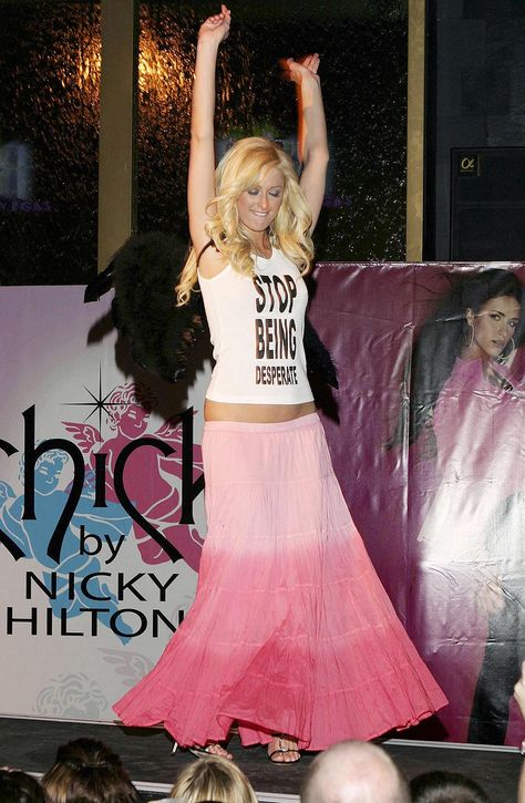 Paris Hilton Says Her 'Stop Being Poor' Shirt Was Photoshopped: 'Don't Believe Everything You Read' Paris Hilton 2000s Fashion, Stop Being Desperate, Paris Hilton Outfits, Y2k Costume, Paris Hilton 2000s, Iconic 2000s, Nicky Hilton, Baby Graphic Tees, Inspirational Celebrities