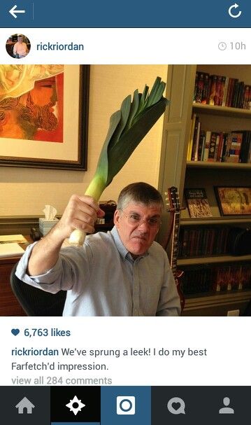 "We've sprung a leek! I'll do my best farfetch'd impression." This ladies and gentlemen is rick riordan, the leader of our fandom *slowly claps* Time Waits For No One, Greek Memes, Geek Girl, Percy Jackson Memes, Rick Riordan Books, Writing Stuff, Percy Jackson Books, Percy Jackson Funny, Uncle Rick