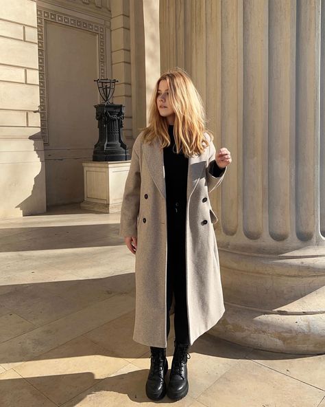 beige coat Beige Winter Coat, Wool Coat Outfit, Beige Wool Coat, Beige Coat, Winter Lookbook, Coat Outfit, Coat Winter, Coat Outfits, Womens Fall