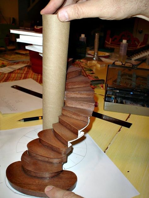 Circular Stairs, Spiral Staircases, Dollhouse Tutorials, Doll House Plans, Miniature Diy, Barbie Diy, Miniatures Tutorials, Miniature Houses, Barbie House