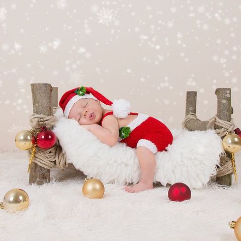 Christmas Photo Shoot Baby, Infant Christmas Pictures, Baby Christmas Pictures, Newborn Photography Outfits, Newborn Christmas Photography, Newborn Christmas Pictures, Baby Christmas Photography, Newborn Christmas Photos, Photo Clothes