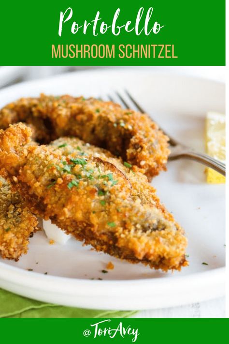 Fried Vegetarian Recipes, Mushroom Schnitzel, Fried Portobello Mushroom, Panko Recipes, Portabella Mushrooms Recipes, Schnitzel Recipe, Portobello Mushroom Recipes, Schnitzel Recipes, Mushroom Burger