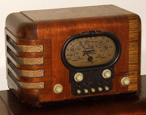 Vintage Zenith Wood Table Radio With Push Buttons (Racktrack Radio), Model 5S319, 5 Tubes, Made In USA, Circa 1939. Golden Age Of Radio, Radio Drama, Retro Radios, Old Time Radio, Juke Box, Vintage Radios, Retro Radio, Antique Radio, Jukeboxes