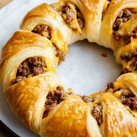 Pampered Chef Taco Ring Recipe, Vegetarian Crescent Ring, Taco Crossiant Rolls, Party Rings Recipe, Crescent Taco Ring, Cresent Rings Recipes, Crescent Roll Recipes With Ground Beef, Ground Beef And Crescent Roll Recipes, Pampered Chef Taco Ring