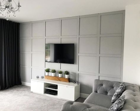 Grey panelled wall in living room Wall In Living Room, Living Room Panelling, Grey Walls Living Room, Panel Wallpaper, Feature Wall Living Room, New House Living Room, Living Room Decor Gray, Wall Panels Bedroom, White Panel