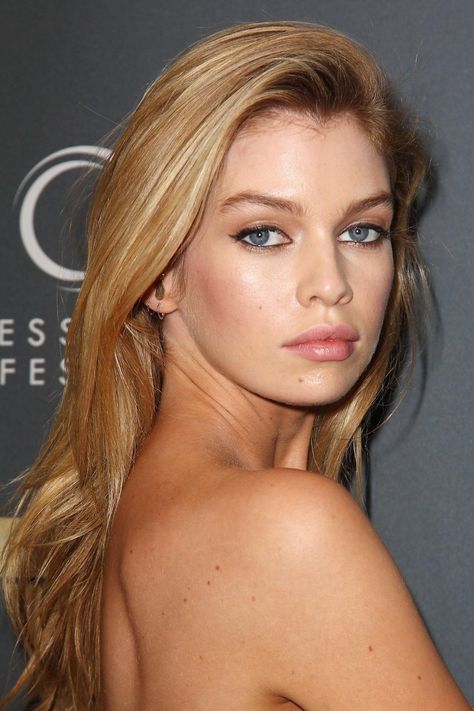 Stella Maxwell | Stella Maynes Maxwell, former victoria's Secret Angel  , the face of the cosmetics brand Max Factor  , beautiful super model Genderless Fashion, Stella Maxwell, Vs Models, Victoria's Secret Angel, Super Model, Model Inspo, Dress Hairstyles, Victoria Secret Angels, Max Factor