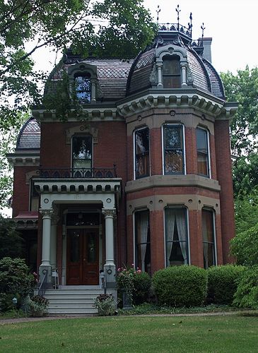 Turn of the 20th Century Mansion, Quincy Illinois Residence Architecture, Fantasy Dream, Old Victorian Homes, Casa Vintage, Abandoned Mansions, Victorian Houses, Victorian Architecture, Style At Home, Brick House