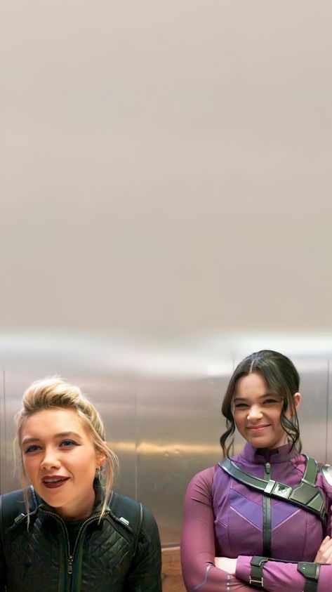 Kate And Yelena Wallpaper, Hailee Steinfeld Lockscreens, Kate Bishop Lockscreen, Hawkeye Show, Yelena Belova Wallpaper, Hailee Steinfeld Wallpaper, Hailee Steinfeld Style, Kate Bishop Hawkeye, Yelena Belova