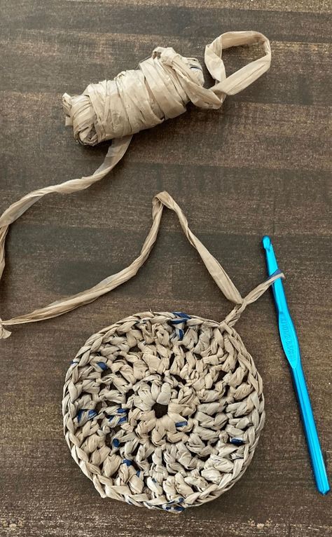 Plarn Crochet, Sustainable Crafts, Plastic Bag Crafts, Plastic Yarn, Plastic Bag Crochet, Coaster Tutorial, Upcycle Plastic, Eco Art, Recycled Plastic Bags