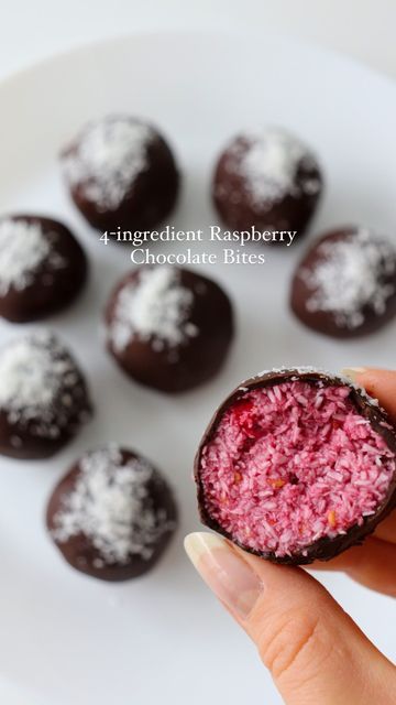 Selma | easy gluten free recipes on Instagram: "4-ingredient Raspberry Chocolate Bites💗 This healthier dessert idea is vegan & gluten-free! These are such a fun dessert idea to make during Easter🐥☀️ The combination of raspberries, coconut and chocolate is so delicious😋 • Ingredients: 1 cup frozen raspberries (125 g) 3/4 cup shredded coconut (180 ml) 2 tablespoons maple syrup • 100 g / 3.5 oz. dark chocolate, melted • 1. Put the raspberries, shredded coconut and maple syrup into a blender or f Raspberry And Dark Chocolate, Raspberry Chocolate Bites, Frozen Raspberry Desserts, Frozen Raspberry Recipes, Raspberry Recipes Healthy, Black Raspberry Recipes, Maple Recipes, Raspberry Desserts, Chocolate Slice