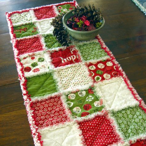 Christmas Rag Quilt Runner - so cute! Christmas Rag Quilts, T-shirt Quilts, Holiday Table Runner, Table Runner Pattern, Quilted Table Runner, Quilted Table Runners, Christmas Table Runner, Christmas Quilts, Rag Quilt