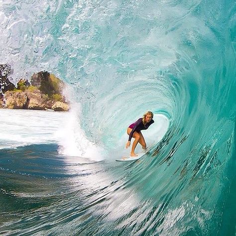 Bethany Hamilton, "Soul Surfer" Surfer Aesthetic, Alana Blanchard, Surfing Aesthetic, Beach Wall Collage, Bethany Hamilton, Soul Surfer, Surf Vibes, Surfing Pictures, Summer Surf