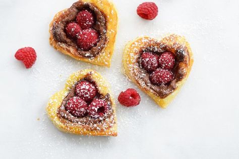 Make These Pretty Raspberry Nutella Hearts for Someone You Love Nutella Heart, Raspberry Nutella Puff Pastry Heart, Hazelnut Dessert, Three Ingredient Cookies, Nutella Puff Pastry, Valentines Breakfast, Homemade Nutella, Nutella Cookies, Chocolate Hazelnut Spread