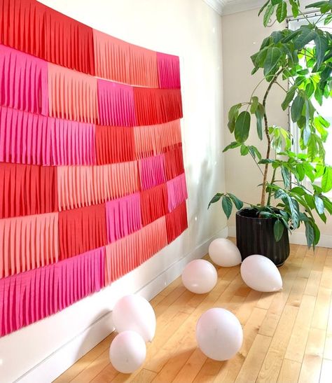 Tissue Paper Fringe Backdrop, Birthday Wall Decoration, Fringe Garland, Tissue Paper Decorations, Garland Backdrops, Birthday Wall, Fringe Backdrops, Bridal Shower Photos, Backdrop Photo