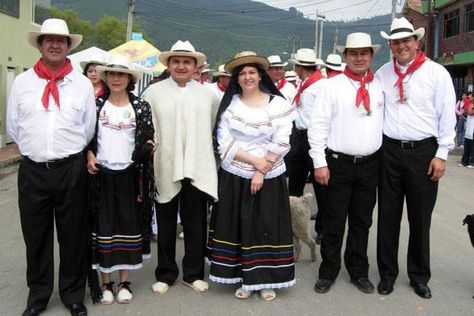 Trajes típicos de Boyacá: historia y descripción Flora Fauna, Captain Hat, Academic Dress, Hats, Clothes, Tela