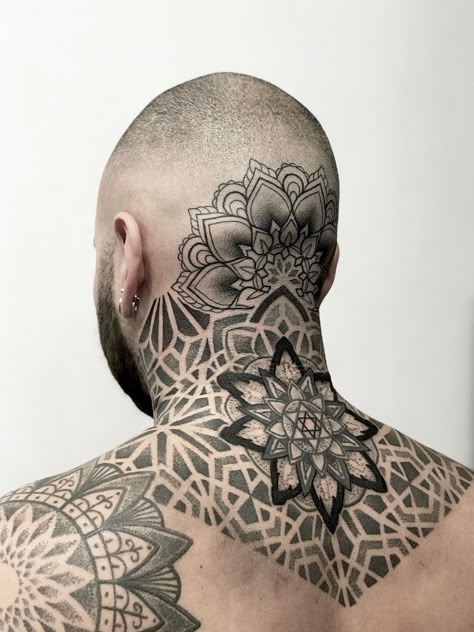 Mandala Back Of Head Tattoo, Neck Tattoo Geometric Men, Geometric Back Neck Tattoo, Geometric Tattoo Back Men, Mandala Head Tattoo Men, Pattern Work Tattoo, Neck Tattoo For Guys Geometric, Back Neck Tattoo Mandala, Back Head Tattoo Men