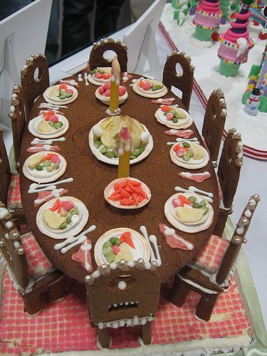 Gingerbread Accessories, Gingerbread House Designs, All Things Gingerbread, Gingerbread House Cookies, Thanksgiving Cakes, Message Center, 3d Cookie, Cookie House, Gingerbread House Decorations