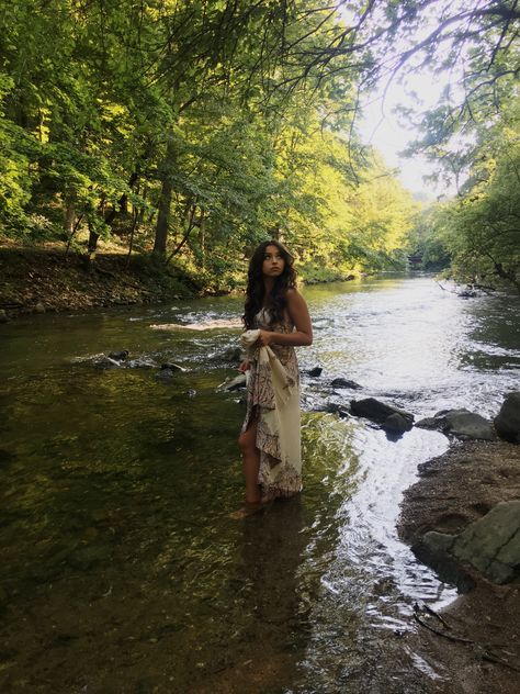 Instagram Nature Pictures, Nature Inspo Pics, Senior Photos In The Water, Photo Shoot Ideas Nature, Aesthetic Nature Photoshoot, Senior Pictures Hippy, Earthy Photoshoot Nature, Poses For Pictures In Nature, Creek Picture Ideas