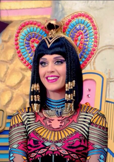 Beautiful katy perry as cleopatra Katy Perry Costume, Katy Kat, Christian Rap, Juicy J, Egyptian Queen, Rap Songs, Fantasias Halloween, Elizabeth Taylor, Female Singers