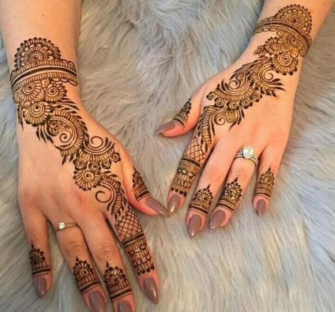 Tattoo Designs Hand, Henna Inspiration, Mahendi Designs, Henna Inspired Tattoos, Tato Henna, Finger Henna Designs, Henna Tattoo Kit, Henna Tattoo Hand, Henna Tattoo Designs Hand